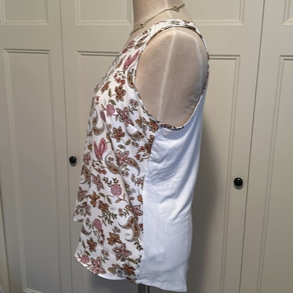 Red and Green Sleeveless Floral Tank Top - Picture 4 of 6